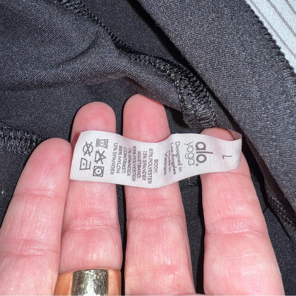 ALO Yoga Leggings - Picture 4 of 5